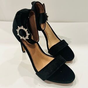 Halogen x Atlantic Pacific Velour Heels with Locking Medallion Size 8.5 …